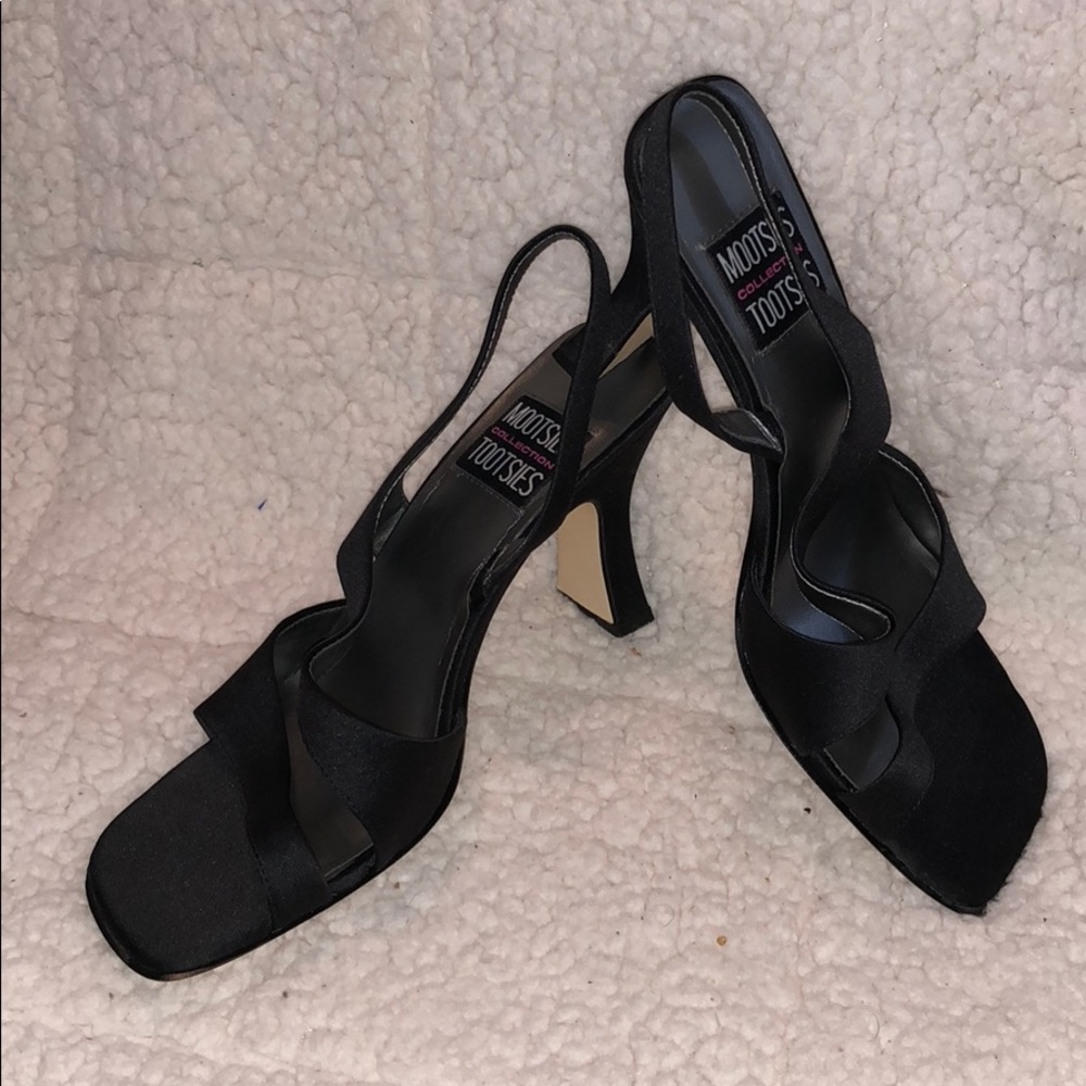 Black Pump Strapped Sandal